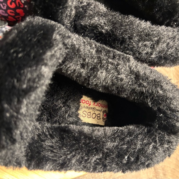 Skechers BOBS Slippers with Black Fur Lining - Picture 3 of 7